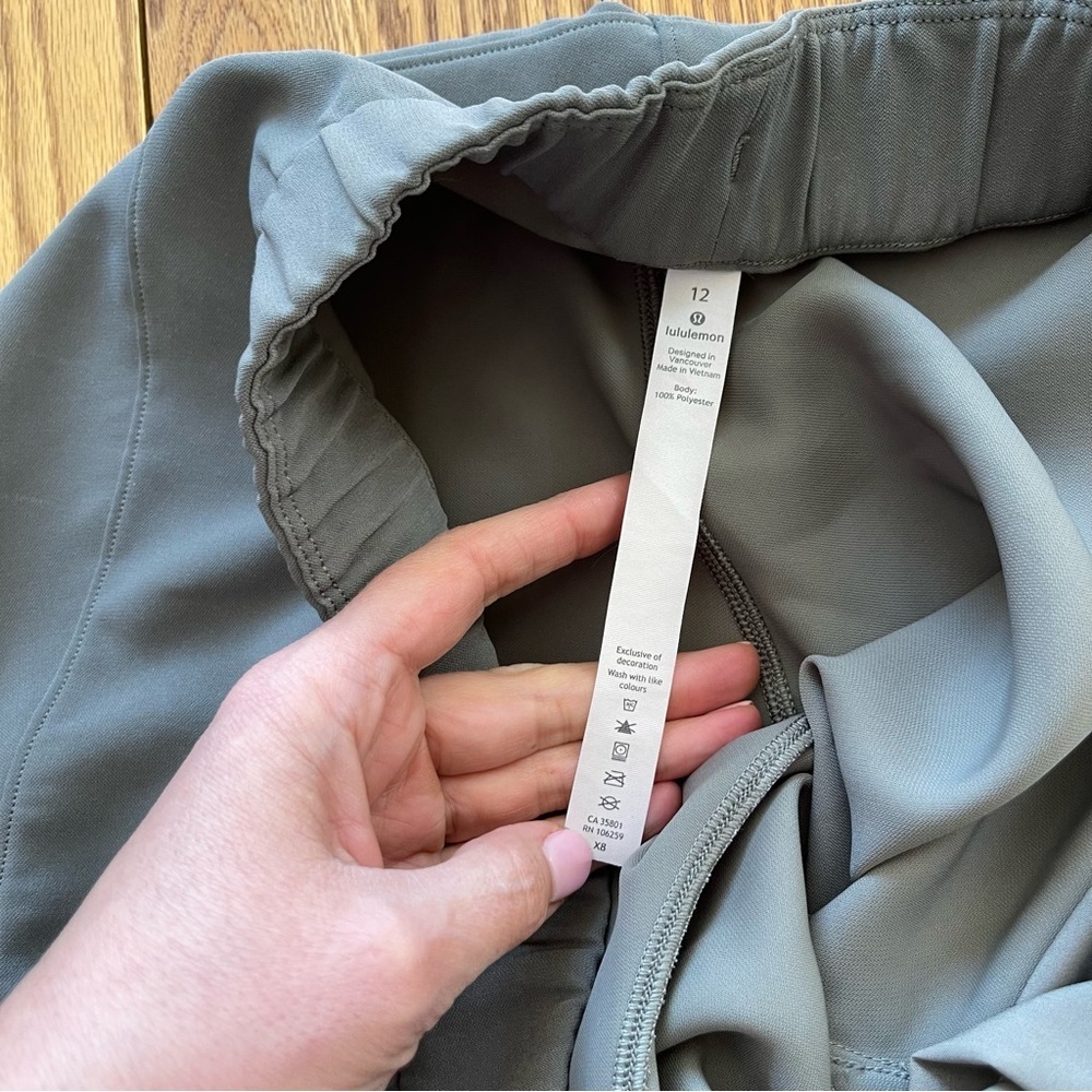 Lululemon On the Fly Crop Woven Pants W6AVMS Green Size 12 - Picture 2 of 5